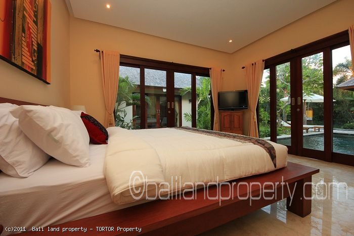 Bali villa Batur for yearly lease in Canggu 3 bedrooms pool