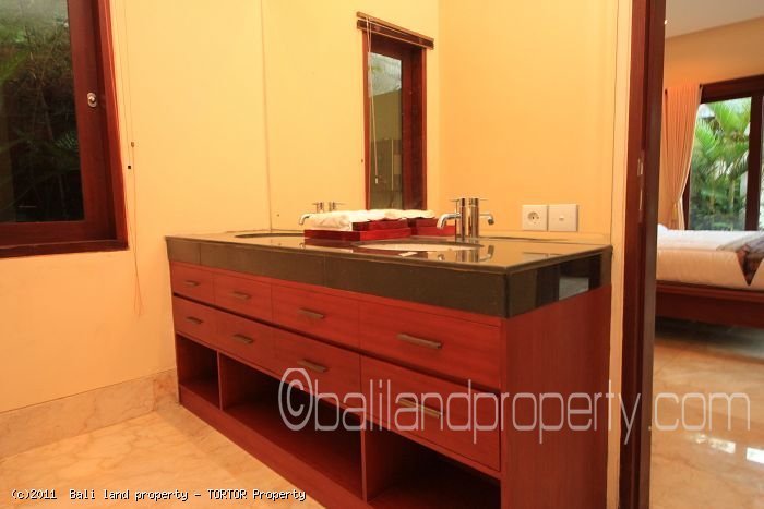 Bali villa Batur for yearly lease in Canggu 3 bedrooms pool