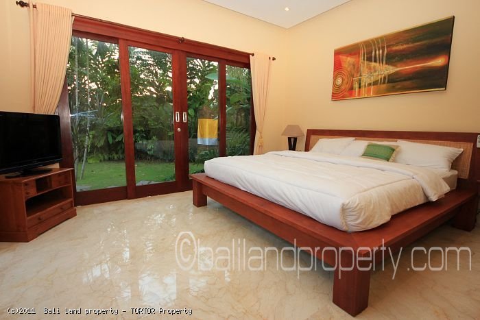 Bali villa Batur for yearly lease in Canggu 3 bedrooms pool
