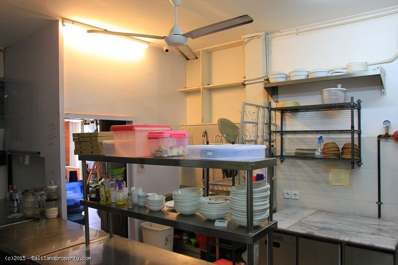 Licenced cafe restaurant apartment for sale