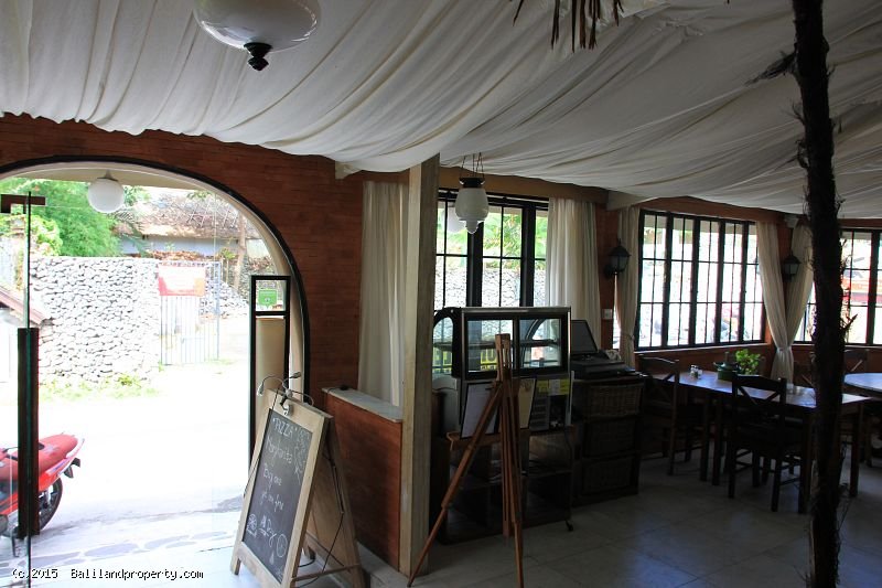 Licenced cafe restaurant apartment for sale