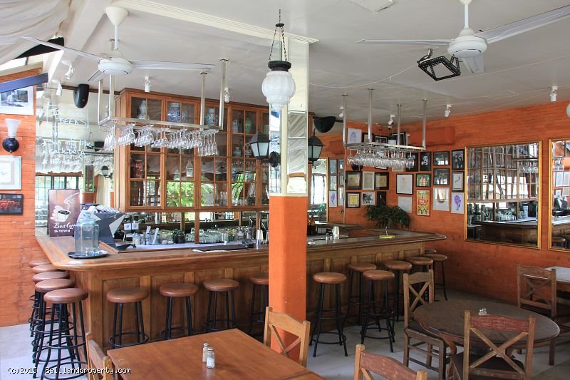 Licenced cafe restaurant apartment for sale