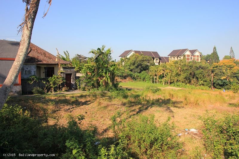 Thousand m2 leasehold land in Umalas near creek
