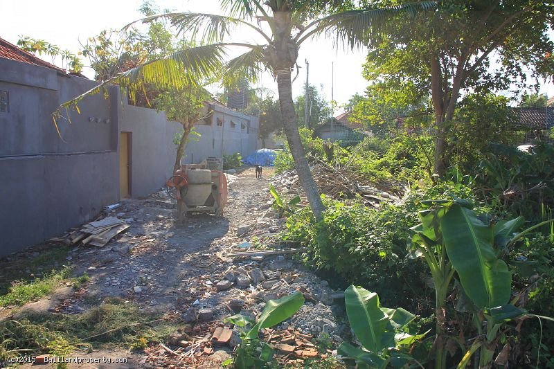 Thousand m2 leasehold land in Umalas near creek