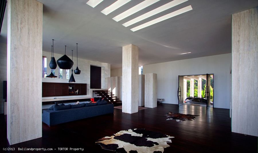 Exclusive freehold beachfront 6 suite villa estate