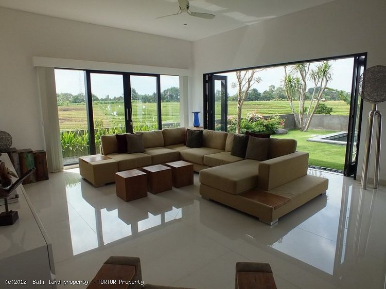 Freehold 2 bedroom villa on 400m2 green belt views