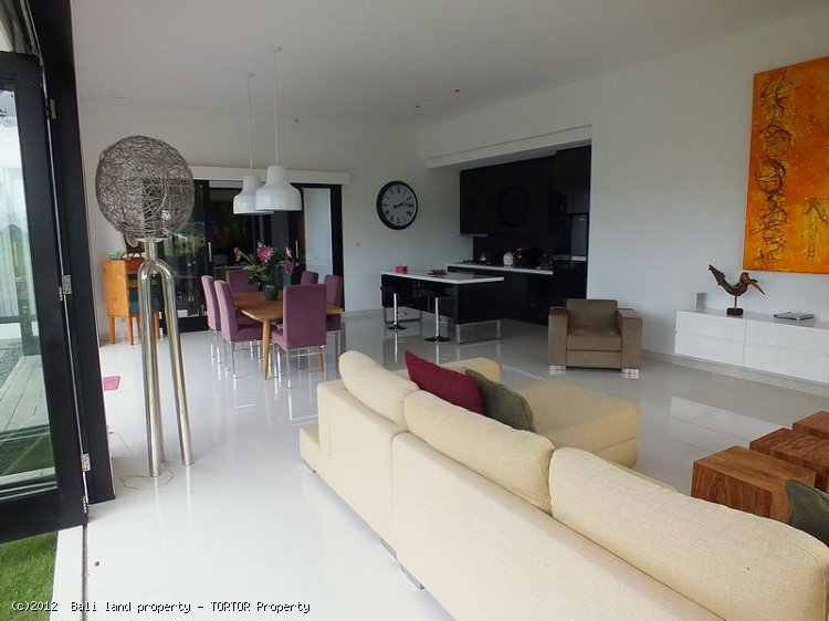 Freehold 2 bedroom villa on 400m2 green belt views