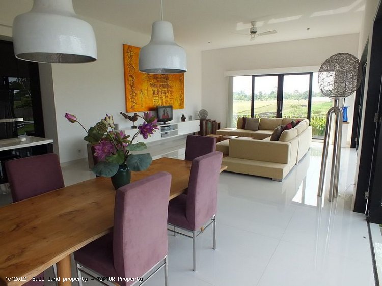 Freehold 2 bedroom villa on 400m2 green belt views