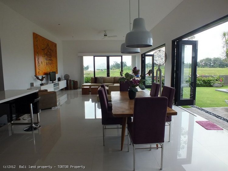 Freehold 2 bedroom villa on 400m2 green belt views