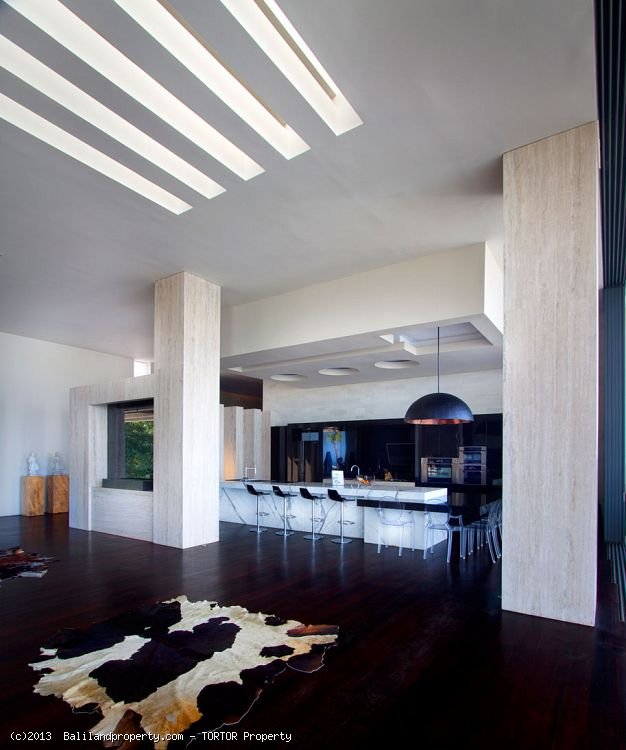 Exclusive freehold beachfront 6 suite villa estate