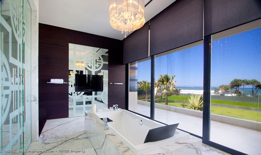 Exclusive freehold beachfront 6 suite villa estate