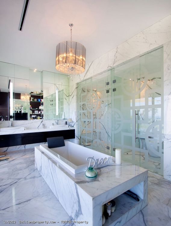 Exclusive freehold beachfront 6 suite villa estate