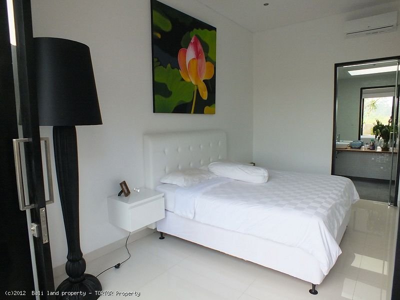 Freehold 2 bedroom villa on 400m2 green belt views