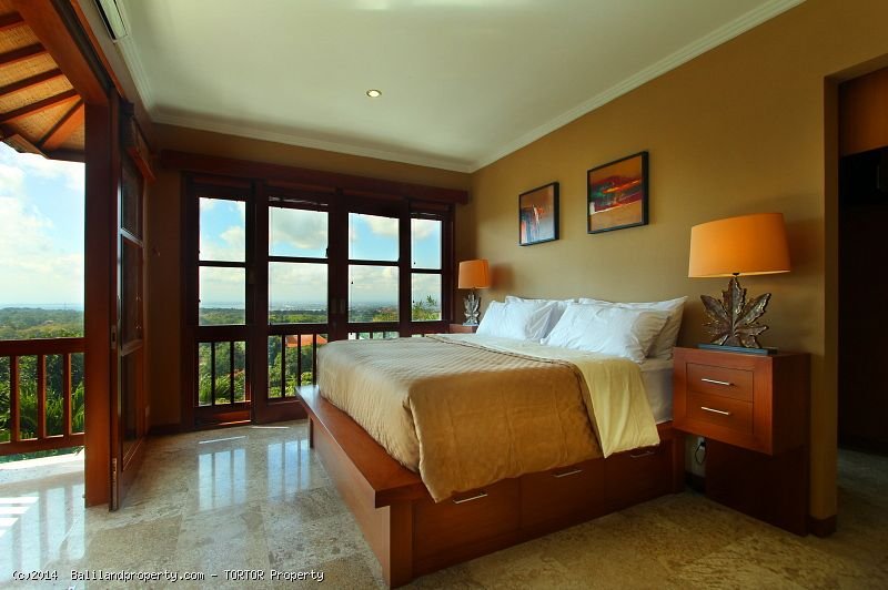 Country villa on 3 floors 4 bedrooms stunning views