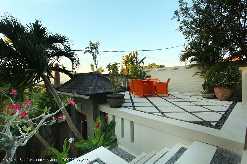 Country villa on 3 floors 4 bedrooms stunning views