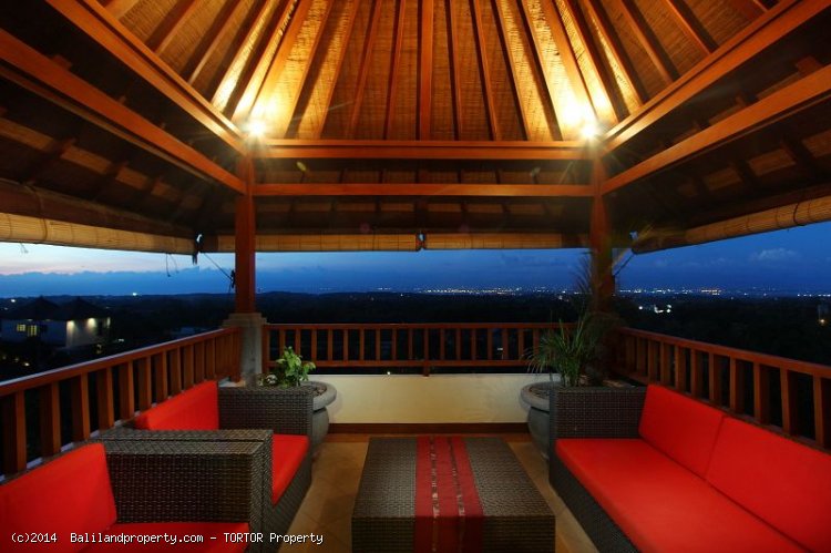 Country villa on 3 floors 4 bedrooms stunning views