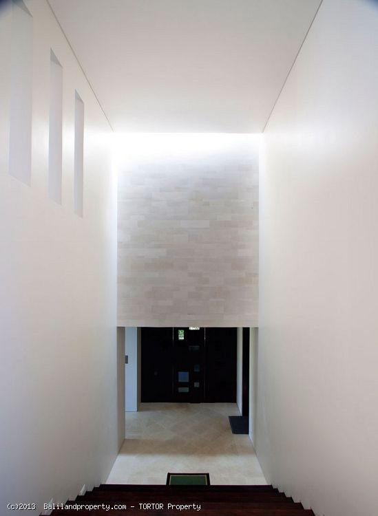 Exclusive freehold beachfront 6 suite villa estate