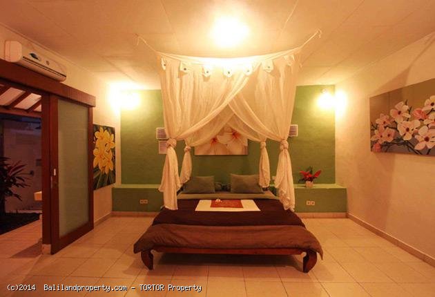 Freehold 3 villa 8 bedroom compound in Umalas