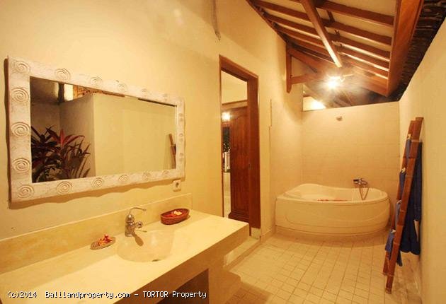 Freehold 3 villa 8 bedroom compound in Umalas