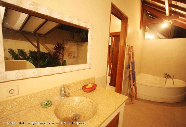 Freehold 3 villa 8 bedroom compound in Umalas