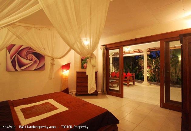 Freehold 3 villa 8 bedroom compound in Umalas