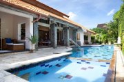 Seminyak villa for lease 2 bedrooms 700m2 land 15m pool near beach