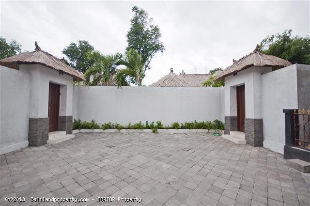 Two adjoining villas with 6 bedrooms