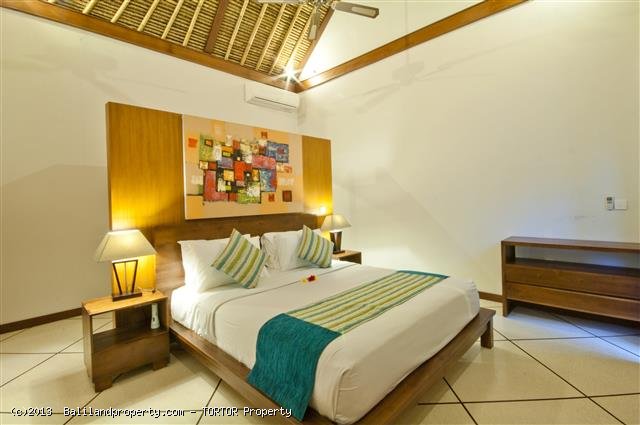 Two adjoining villas with 6 bedrooms