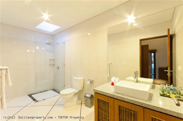 Two adjoining villas with 6 bedrooms