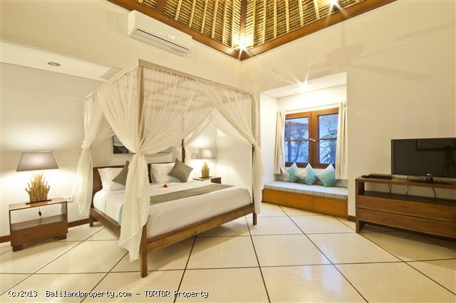 Two adjoining villas with 6 bedrooms