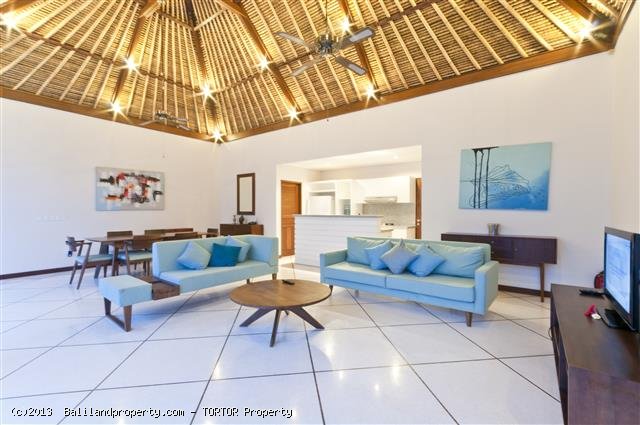 Two adjoining villas with 6 bedrooms