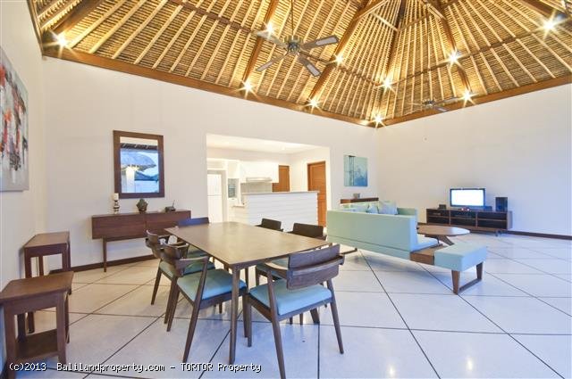 Two adjoining villas with 6 bedrooms