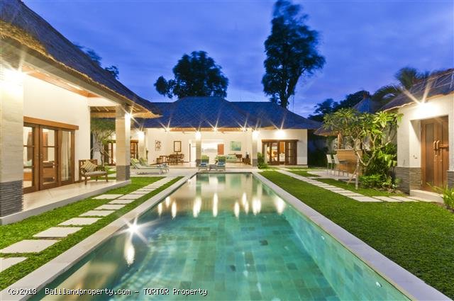 Two adjoining villas with 6 bedrooms