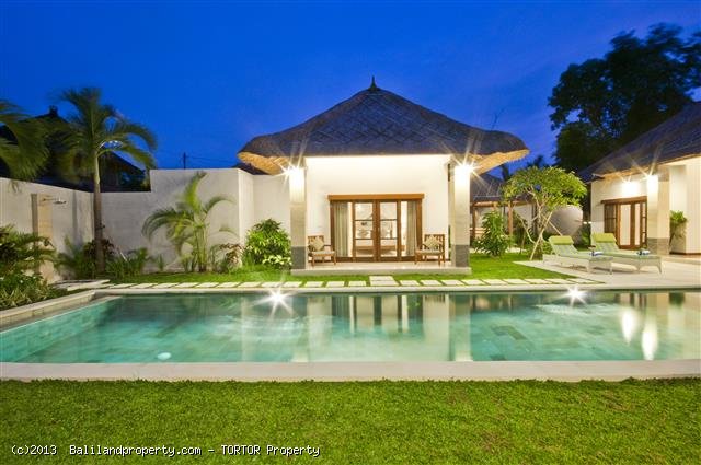 Two adjoining villas with 6 bedrooms