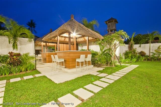 Two adjoining villas with 6 bedrooms